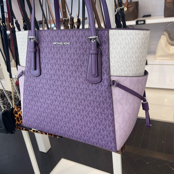 MICHAEL KORS Voyager Large Color-Block Signature Logo Shoulder Tote 
Dark Purple - Picture 6 of 16